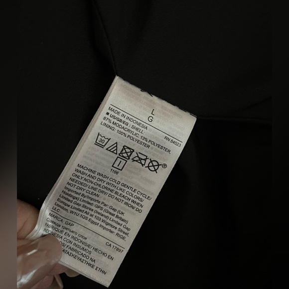 GAP Women's Black Faux Fur Vest. Size Large. NWT. Hook & Eye Closure. - Picture 4 of 9